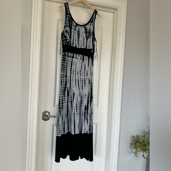 Kensie Dresses & Skirts - NWT Kensie MAXI dress FOG MELANGE COMBO Women Size Med BLACK BLUE WHITE GRAY